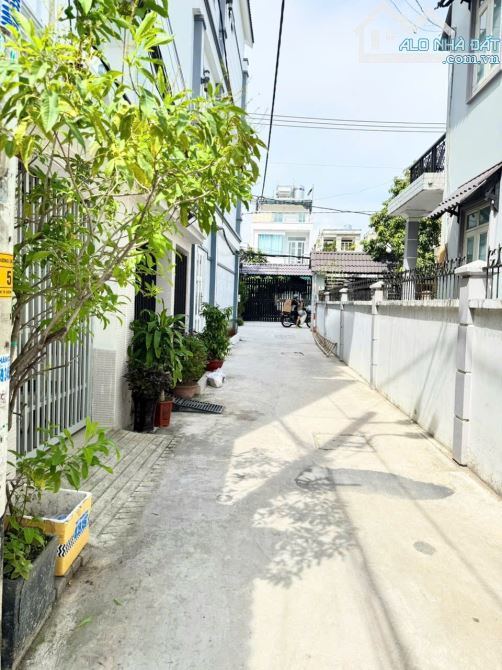 Bán nhà mới 2 tầng Dương Cát Lợi Nhà Bè full nội thất ở ngay chỉ nhỉnh 3.x tỷ