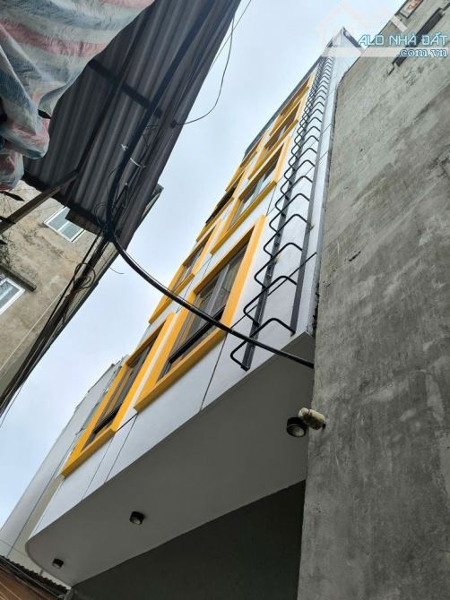 BÁN NHÀ TU HOÀNG – LÔ GÓC - 13 PHÒNG, THANG MÁY, FULL NỘI THẤT – THU 60 TR/TH