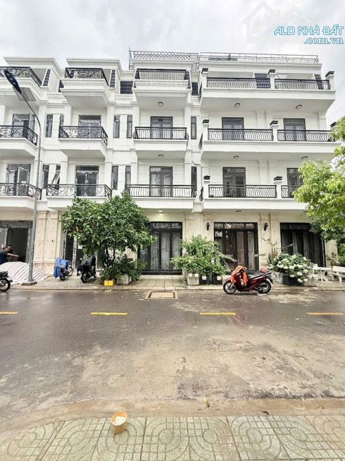 Bán Nhà 4 tầng đường VÕ THỊ LIỄU,phường AN PHÚ ĐÔNG,Q12,dt 110m²(13,5mx10m). Hẻm 12m