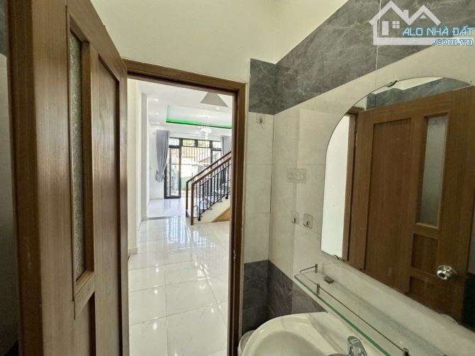 💥🌟🏘️CHỈ 3,33 TỸ. 70M2. NHÀ 1,5 TẦNG ĐÚC ĐẸP KIÊN CỐ. KIỆT Ô TÔ SỐ 82 NGUYỄN LƯƠNG BẰNG.