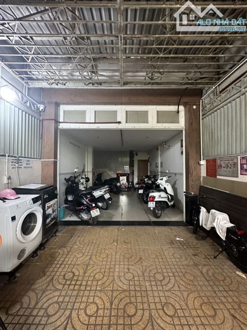 Bán nhà mặt tiền Q1 dưới 30 tỷ,  ngay BẾN CHƯƠNG DƯƠNG  ngang 4m, 5 tầng đúc 9PN 9WC. T