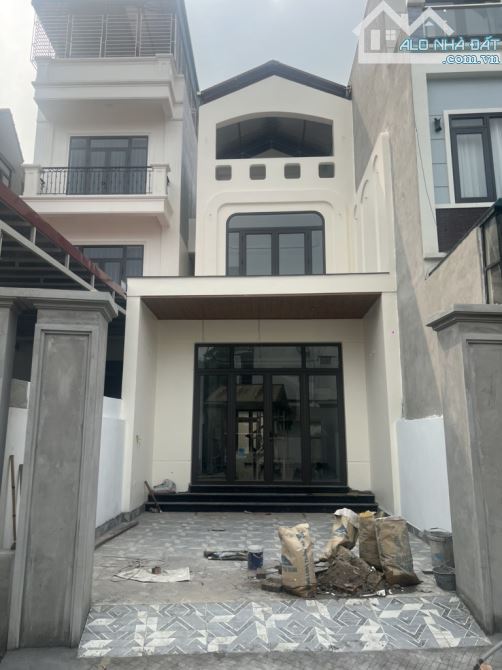 PHỐ BÁT KHỐI 20 tỷ 130m MẶT TIỀN 5m, NGÕ OTO TRÁNH,LONG BIÊN HÀ NỘI