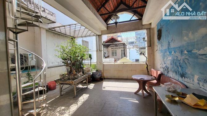 Cần bán nhà hẻm xe hơi Nhất Chi Mai P13 dt 5.7x 18 kết cấu 5 lầu vip