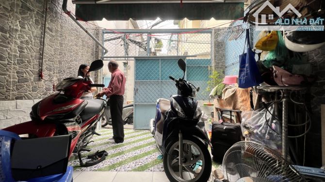 Bán Nhà Bình Thới, Lê Thị Bạch Cát Q11, 35M2, 2 Tầng, Sát Hẻm Ô tô, chỉ 3.5 tỷ