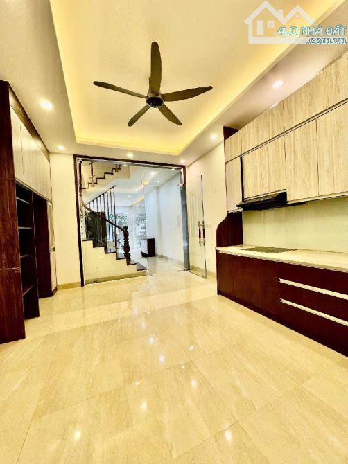 THẠCH BÀN CỔ LINH 40M2 5 TẦNG GẦN HỒ ĐIỀU HOÀ FULL NỘI THẤT