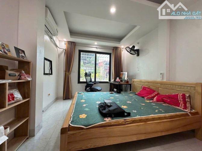 Bán Nhà Văn Chương Tôn Đức Thắng Kinh Doanh - Ô Tô. DT 43m2 5 tầng MT 3.5m Giá 13.5 tỷ