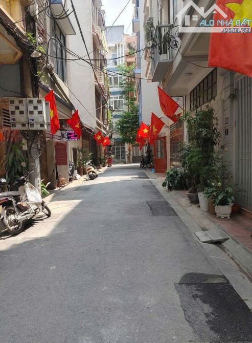 NHÀ PHỐ MINH KHAI 35m2 - 6,86 TỶ LÔ GÓC 3 THOÁNG NGÕ RỘNG NỘI THẤT ĐẸP