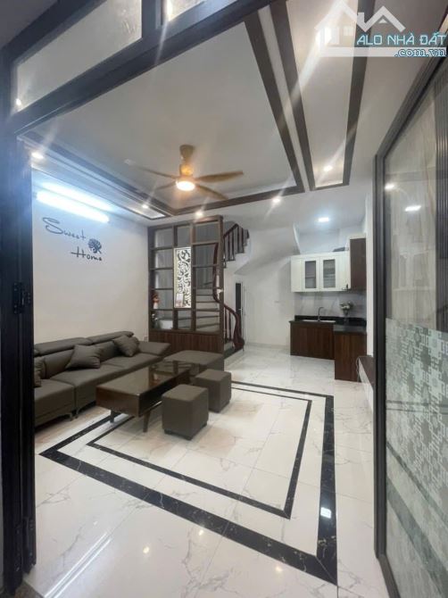 BÁN NHÀ  CỰ KHỐI, LONG BIÊN NHỈNH 4 TỶ 35m, 5 tầng, gần ô tô, chợ và công viên