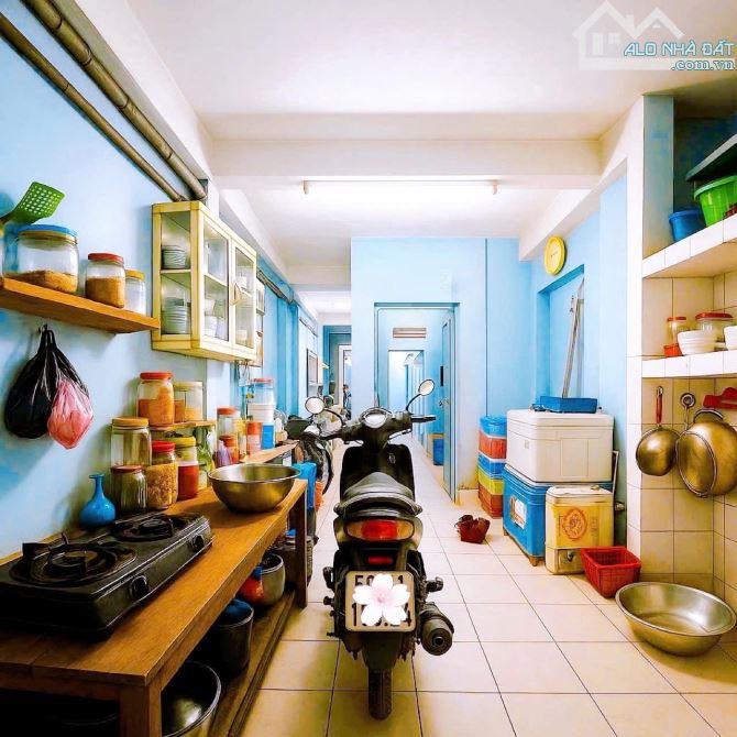Bán nhà 2 Mặt hẻm Xe Hơi Cách Mạng Tháng Tám, QUẬN 10, Diện tích 121 m2, Giá 10.5 tỷ
