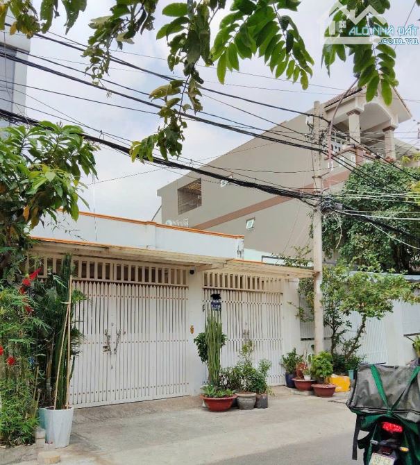 Cần bán nhà cấp 4 hẻm 8m đường Bình Dã, Tân Bình, DT 9 x 26m (231m2)-- Giá 32 tỷ