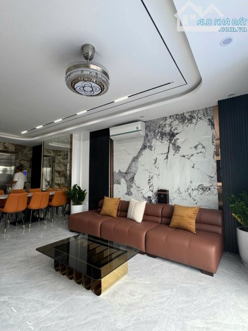 Hiếm ! Hoa Bằng Cầu Giấy-Mặt Phố-Nhà Mới-Kinh Doanh-Oto-Thang Máy - 65m 6 Tầng Giá 26,4 Tỷ