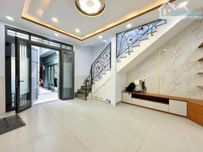 BÁN NHÀ CMT8- P.11-QUẬN 3_  NGAY VÒNG XOAY DÂN CHỦ- 4,3* 8,1m ( nở hậu 7,4m )-6.750 Tỷ