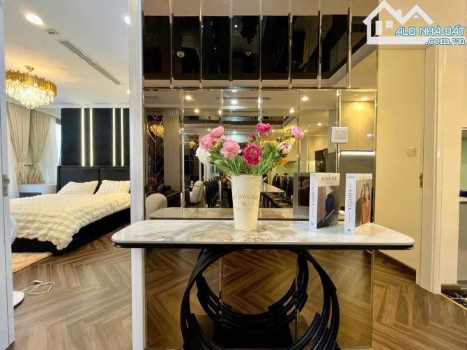 Bán căn hộ tập thể2 ngủsử dụng 68m2, có sổ đỏ tại Nguyễn Khánh Toàn, Cầu Giấy