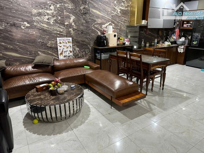 CĂN HỘ NGÃ TƯ SỞ! THIẾT KẾ ĐẸP, SỔ CẤT KÉT, 100M2 3N2WC NHỈNH 2 TỶ