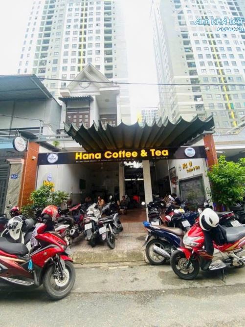 Bán Nhà Mặt Tiền 4x37.5 Dĩ An Đang Kinh Doanh Quán Cafe