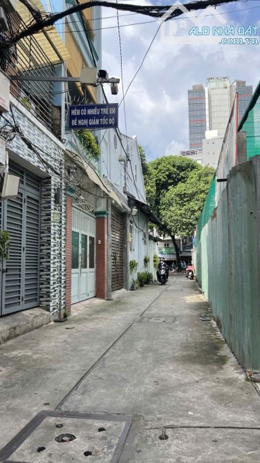 Nhà bán Q1 – Vị trí đắc địa – Sổ hồng vuông – 5PN – DT 76m2.Gía tốt khu vực - 10