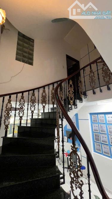 Nhà bán Q1 – Vị trí đắc địa – Sổ hồng vuông – 5PN – DT 76m2.Gía tốt khu vực - 11