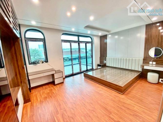 Bán Nhà Ngô Gia Tự 100m2-Mt 6m-hơn 16 tỷ-PHÂN LÔ-Ô TÔ TRÁNH-THANG MÁY-DÂN XÂY-FULL NỘI THẤ - 1