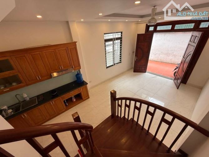 BÁN NHÀ 5 TẦNG LÔ GÓC – Ô TÔ ĐỖ CỬA – THẠCH BÀN, LONG BIÊN  📐 DT: 40m² – MT 3.9m Giá 5.tỷ - 1