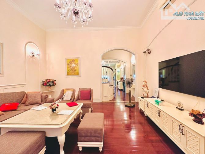 Bán Nhà Tấy Sơn Đống Đa Ô Tô Kinh Doanh, Cách Mặt Phố 35M DT 111M 5T MT 5.5M Giá 26.9Tỷ. - 1