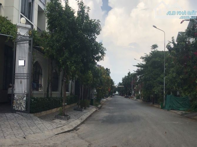 Bán gấp! Biệt thự căn góc 2 mặt tiền, P13 ven sông Đặng Thùy Trầm 188m*4T - 1
