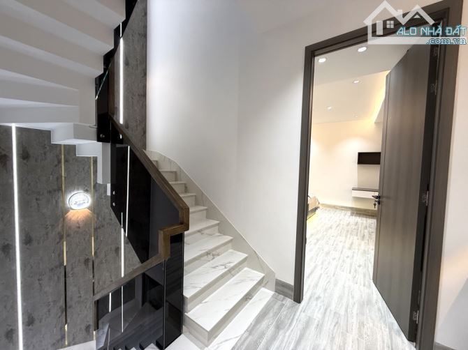 🥰 Nhà 5 tầng đường TRẦN THỊ TRỌNG phường 15 Tân Bình dt (4x10) Hẻm Oto - 1