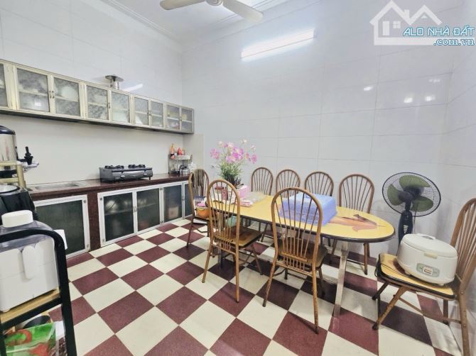 (HIẾM) Bán Nhà Hoàng Cầu, OTO TRÁNH, 125m2, 3 tầng, mt 8m, giá 43 tỷ - 1