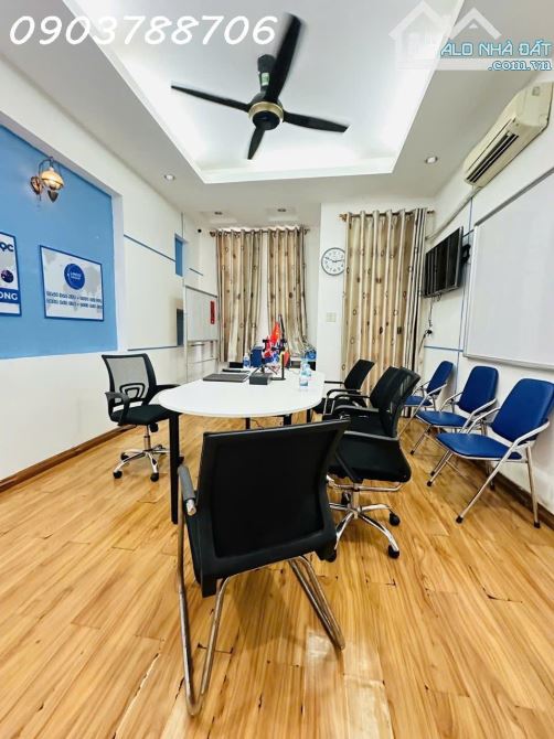 Nhà bán Q1 – Vị trí đắc địa – Sổ hồng vuông – 5PN – DT 76m2.Gía tốt khu vực - 1