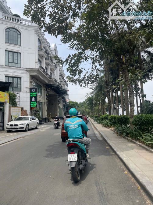 Bán nhà Trích Sài, 1 nhà ra phố view hồ, 6T, ôtô vào nhà, vị trí rất đẹp, 17tỷ. - 1