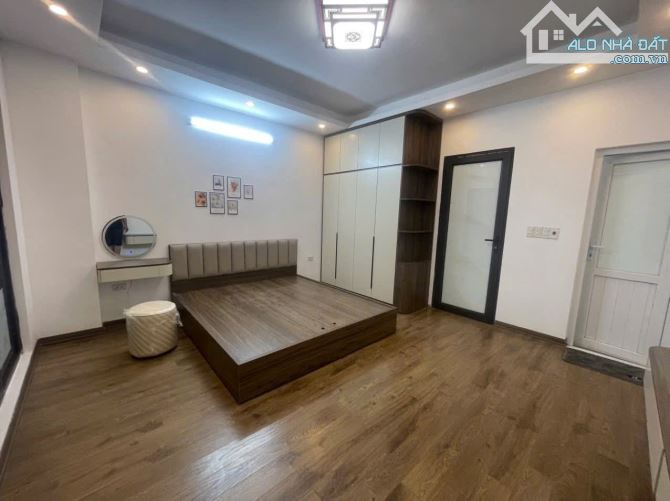 BÁN NHÀ  CỰ KHỐI, LONG BIÊN NHỈNH 4 TỶ 35m, 5 tầng, gần ô tô, chợ và công viên - 1