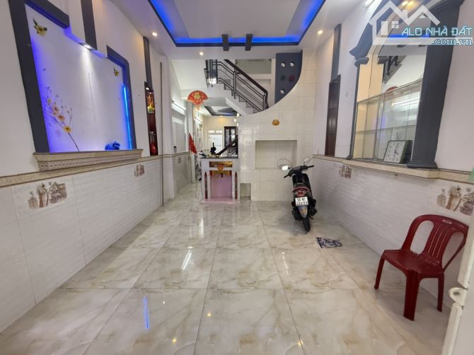 3 TẦNG -HẺM 8M  CHIẾN LƯỢC BÌNH TRỊ ĐÔNG BÌNH TÂN DT: 4.3*13.5M - CHỈ 6 TỶ 5 - 1
