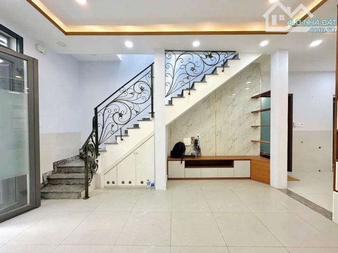 BÁN NHÀ CMT8- P.11-QUẬN 3_  NGAY VÒNG XOAY DÂN CHỦ- 4,3* 8,1m ( nở hậu 7,4m )-6.750 Tỷ - 1