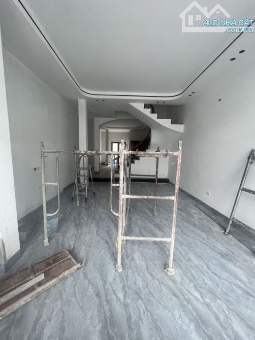 PHỐ BÁT KHỐI 20 tỷ 130m MẶT TIỀN 5m, NGÕ OTO TRÁNH,LONG BIÊN HÀ NỘI - 2