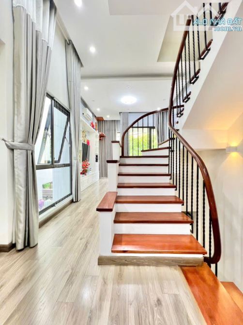 SIÊU VIP - LÔ GÓC - 42 M², 5 TẦNG - NGÕ NÔNG OTO ĐỖ CỬA - 30 M Ô TÔ TRÁNH - TIỆN ÍCH     + - 2