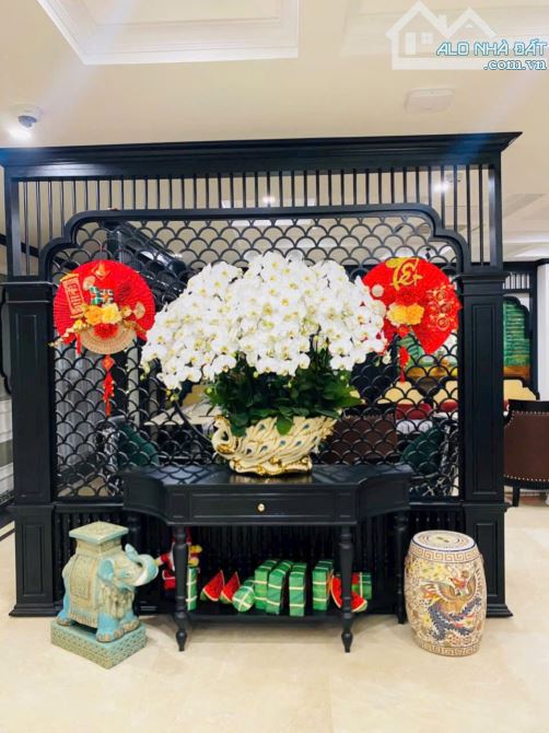 SỐC TÒA KS 5⭐️ 3 THOÁNG LỘNG LẪY TOẠ LẠC TẠI PHỐ GIANG VĂN MINH, BA ĐÌNH 260M2, 10 TẦNG - 2