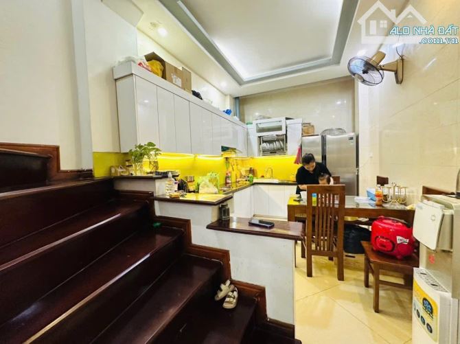 💥 💥 QUÁ ĐẸP, NHÀ TÂN MAI, BA GÁC ĐỖ CỬA, 5 TẦNG DÂN XÂY CHẮC CHẮN, 42M2 CHỈ 6,68TỶ!! - 2