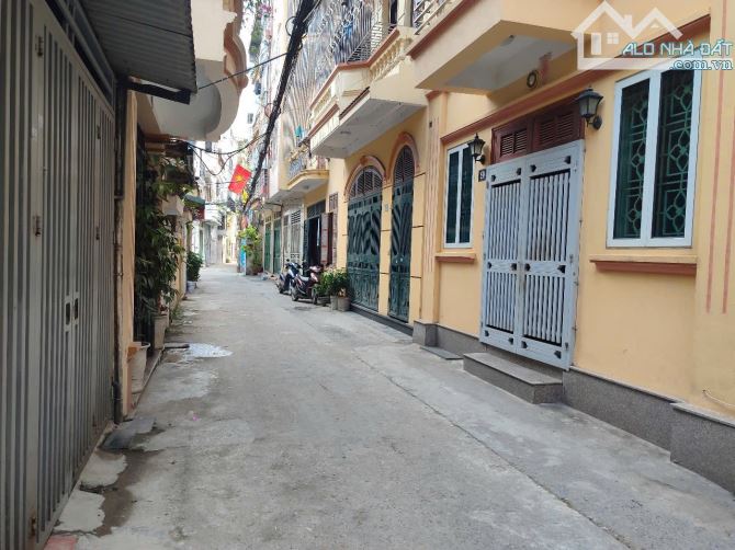 BÁN NHÀ CẦU GIẤY LÔ GÓC 3 MẶT NGÕ 25 TỶ 70m 3 TẦNG MT 6m GARA Ô TÔ PHÂN LÔ VIP DÒNG TIỀN - 2