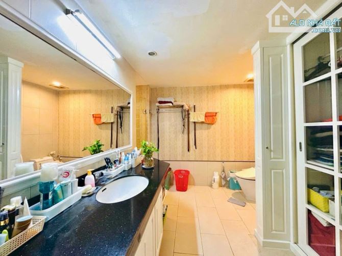 Bán Biệt thự Phố Tây Sơn Đống Đa 111m2 5 tầng mt 5.5m - 2