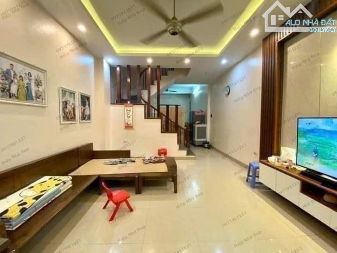 BÁN NHÀ HỒ TÙNG MẬU - KĐT GOLDMARK. DT 50m2 × 4T × MT 4m. NHÀ DÂN XÂY + LÔ GÓC - GARA Ô TÔ - 2