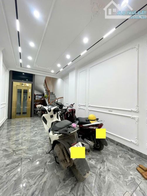 Lạc Long Quân, Cầu Giấy, nhà phân lô ô tô tránh, nội thất mê li, gara ô tô, 30m,nhỉnh 13tỷ - 2