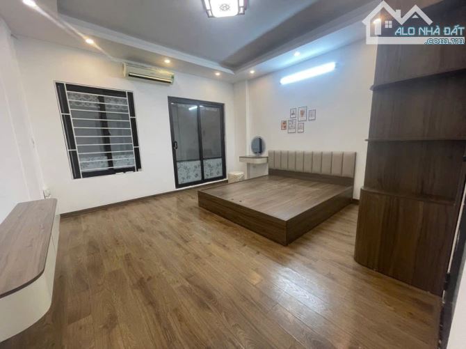 BÁN NHÀ  CỰ KHỐI, LONG BIÊN NHỈNH 4 TỶ 35m, 5 tầng, gần ô tô, chợ và công viên - 2