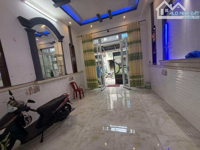 3 TẦNG -HẺM 8M  CHIẾN LƯỢC BÌNH TRỊ ĐÔNG BÌNH TÂN DT: 4.3*13.5M - CHỈ 6 TỶ 5 - 2