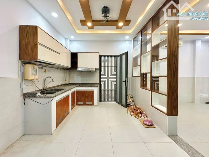 BÁN NHÀ CMT8- P.11-QUẬN 3_  NGAY VÒNG XOAY DÂN CHỦ- 4,3* 8,1m ( nở hậu 7,4m )-6.750 Tỷ - 2