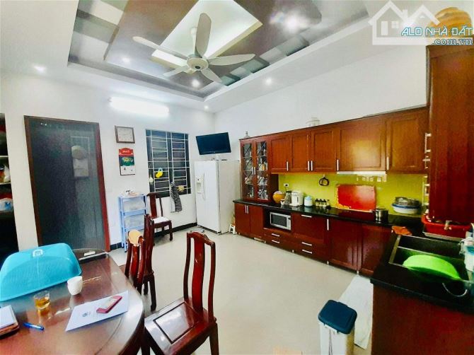 PHÂN LÔ NGUYỄN CHÍ THANH-sát phố-gara-dân xây- 2 thoáng-45m*5T, MT4.5m, giá 18 tỷ - 2