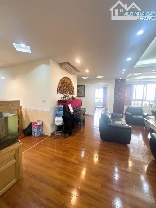 Bán Chung cư 25 Lạc Trung, 150m2, 3 ngủ, lô góc. Trung tâm Hai Bà Trưng - 2
