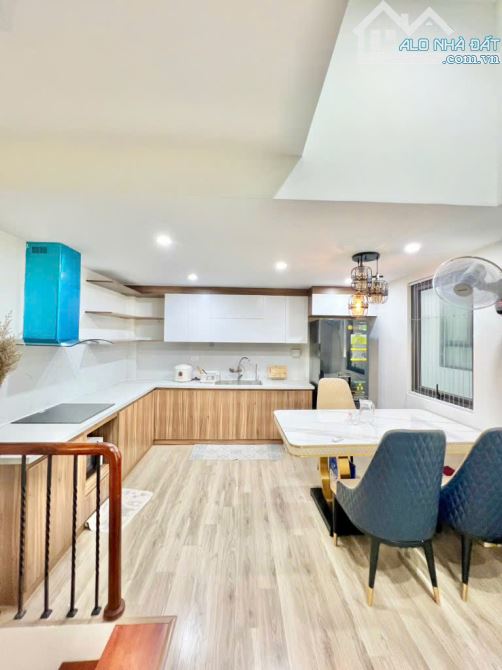 SIÊU VIP - LÔ GÓC - 42 M², 5 TẦNG - NGÕ NÔNG OTO ĐỖ CỬA - 30 M Ô TÔ TRÁNH - TIỆN ÍCH     + - 3