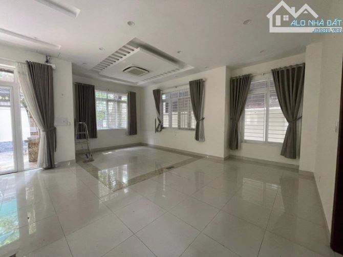 Biệt Thự có đơn giá rẻ nhất Thảo Điền, Quận 2, 11.5x32m, Giá 168 triệu/m2 - 3