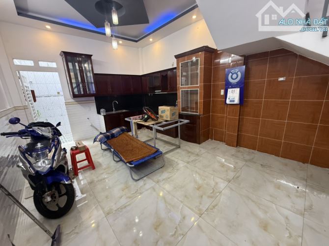 3 TẦNG -HẺM 8M  CHIẾN LƯỢC BÌNH TRỊ ĐÔNG BÌNH TÂN DT: 4.3*13.5M - CHỈ 6 TỶ 5 - 3