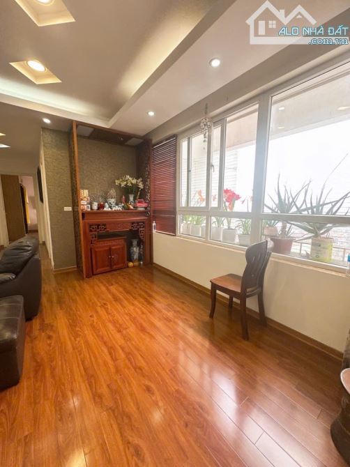 Bán Chung cư 25 Lạc Trung, 150m2, 3 ngủ, lô góc. Trung tâm Hai Bà Trưng - 3