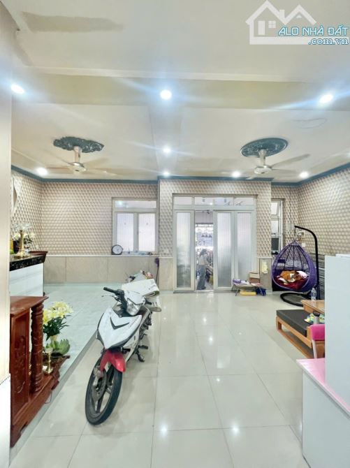Nhà mặt tiền kinh doanh gần BigC GO, phường Đông Hòa, TP Dĩ An. 10,5 tỷ - 4